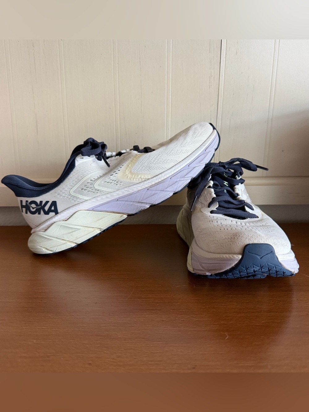 Hoka One One Women’s Arahi 5 Mesh Running Shoes White/Navy Lace Up 7.5 FE1221H